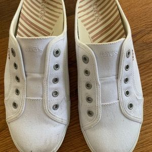 Women’s Taos EZ Soul slip on sneaker, size 11M